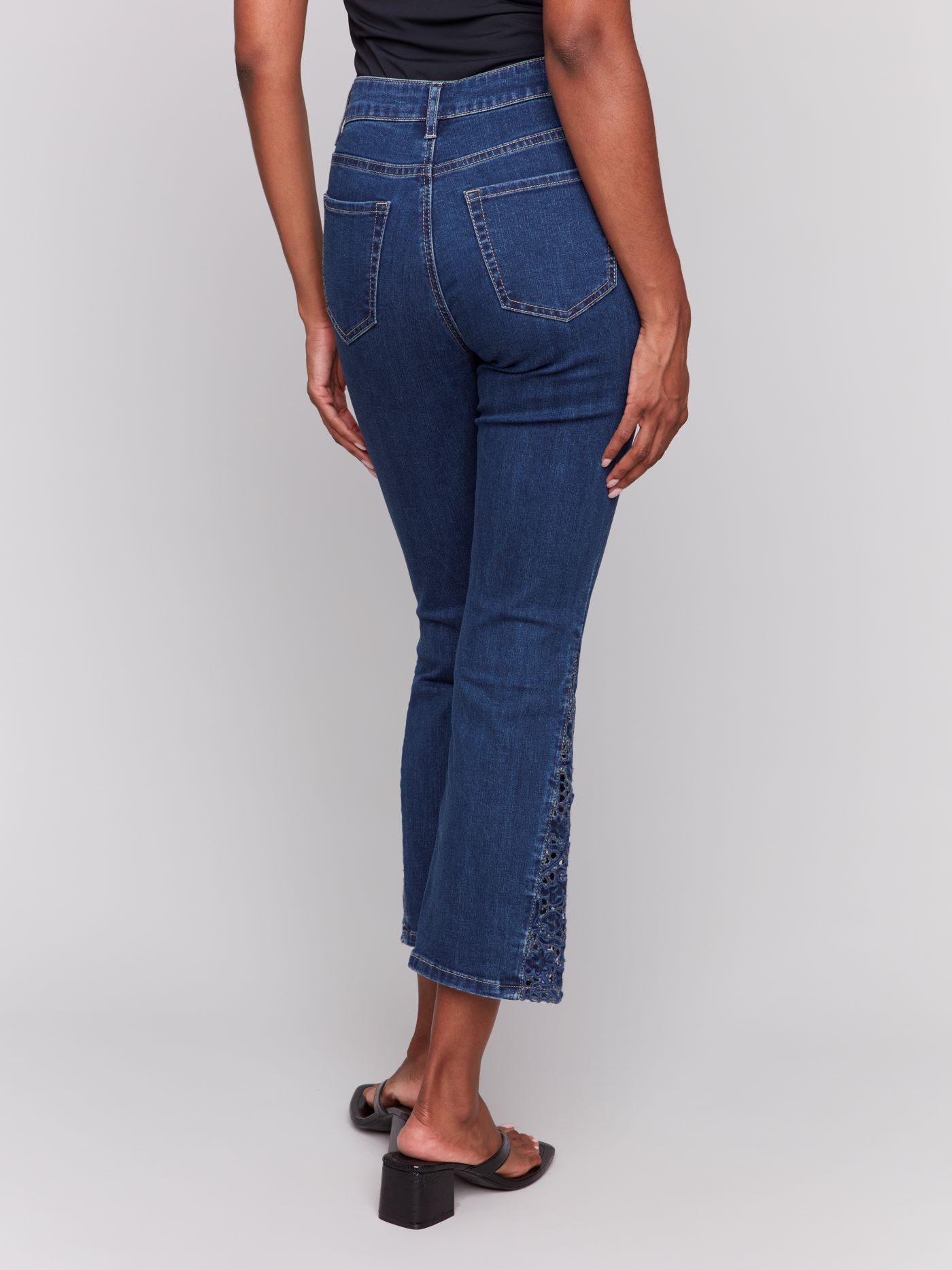 Jeans avec pointe dentelle au bas