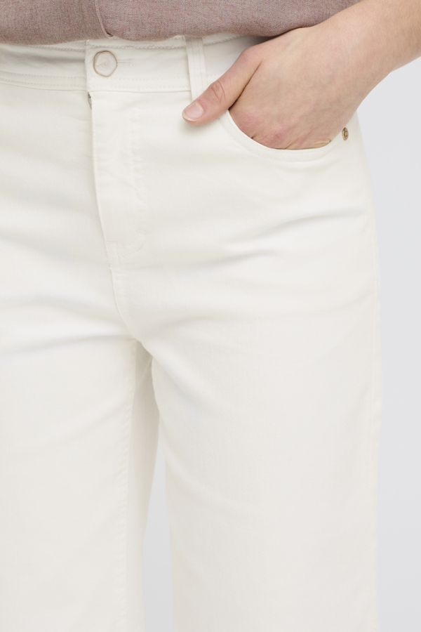 Jeans cheville jambe droite