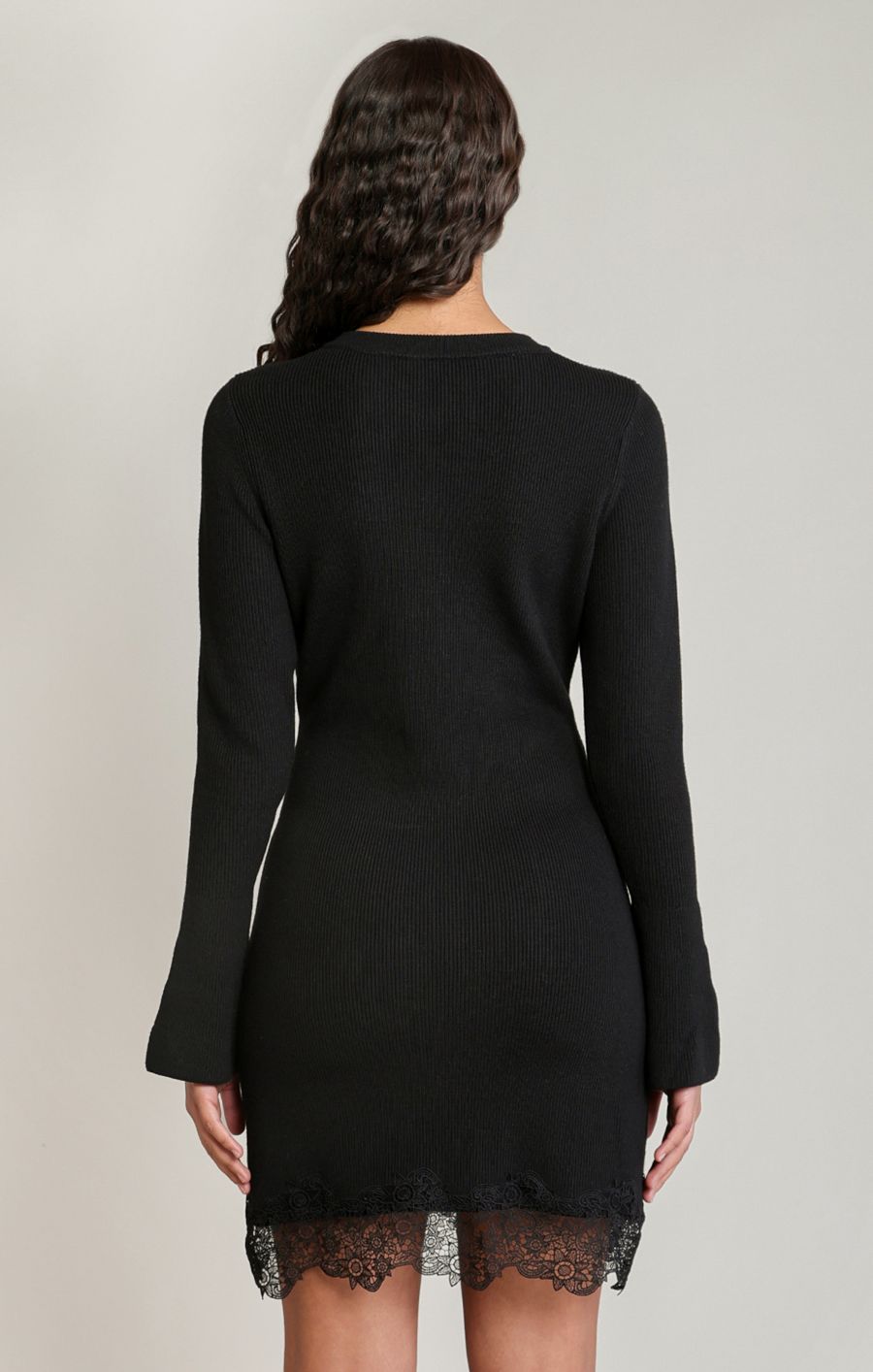 Robe courte dentelle bas