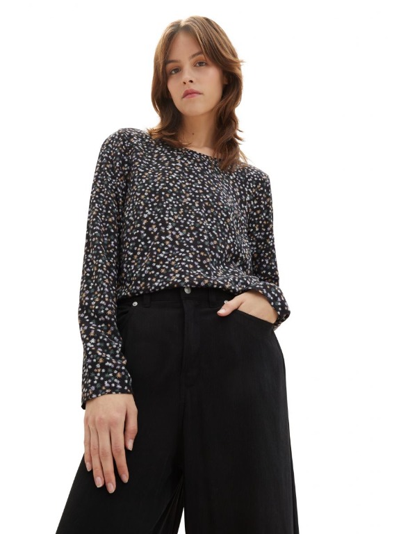 Blouse dos légèrement ouvert 