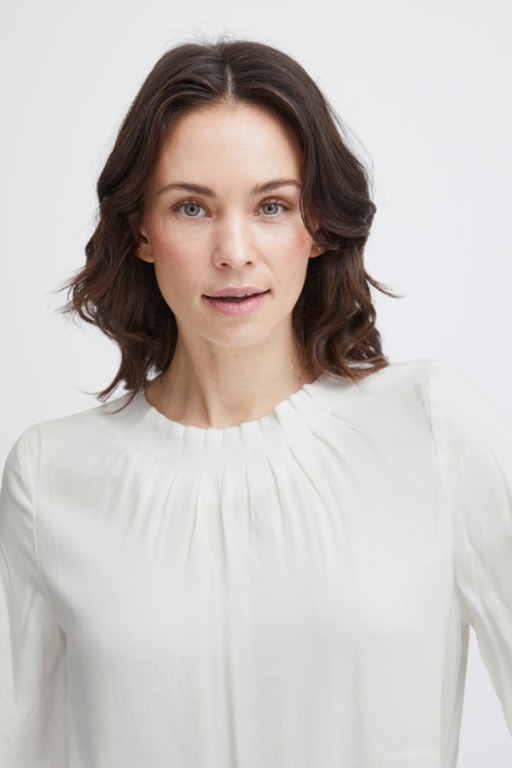 Blouse plissée à l'encolure