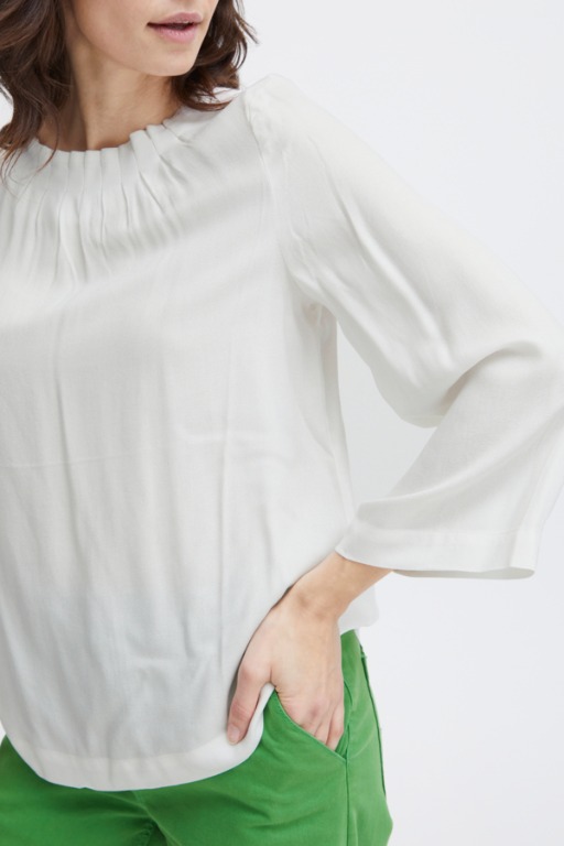 Blouse plissée à l'encolure